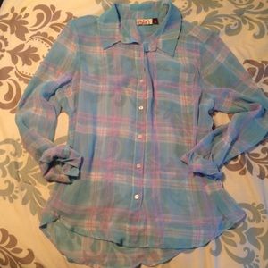 🍀 Adorable sheer button up!! 💕