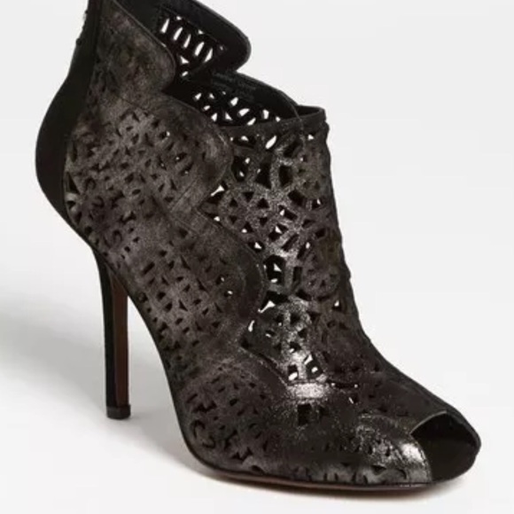 Vera Wang Celina peep-toe booties