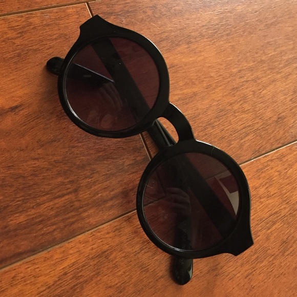 Black Vintage-Style Round Sunnies