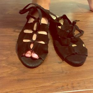 Black sandals size 6