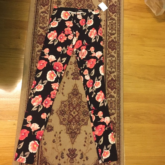 Charlotte Russe floral leggings