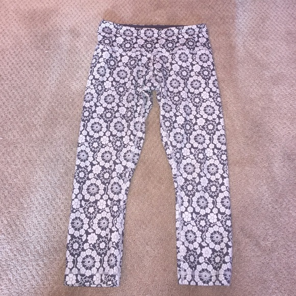SIZE 4 lulu lemon leggings