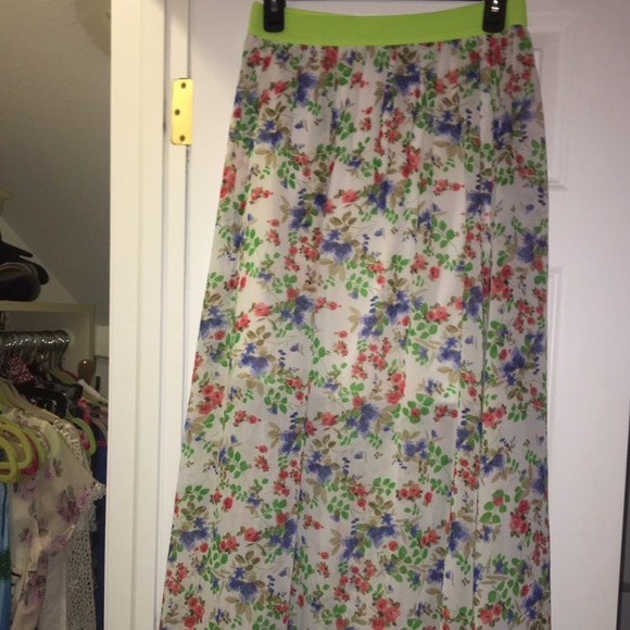 NWOT Floral Maxi Skirt