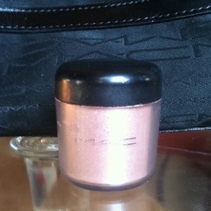 MAC RARE LE PIGMENT CLOSET TEMPORARILY CLOSING