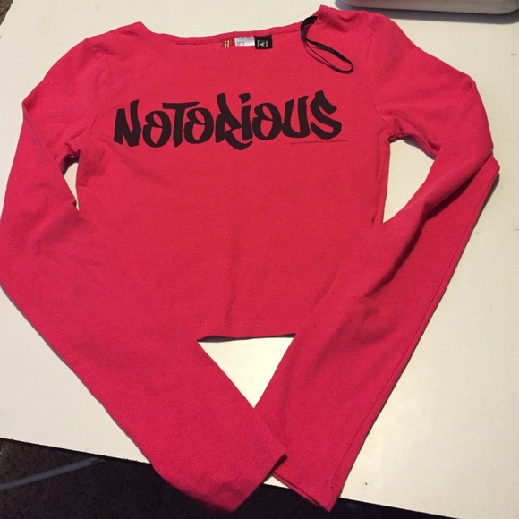 NOTORIOUS B.I.G. Hot pink long sleeve crop top