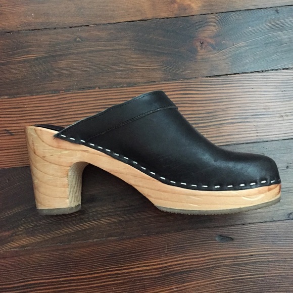 AA Black Clogs