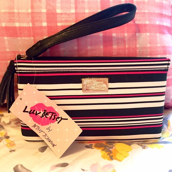 💖SALE💖 Betsey Johnson Wristlet Clutch