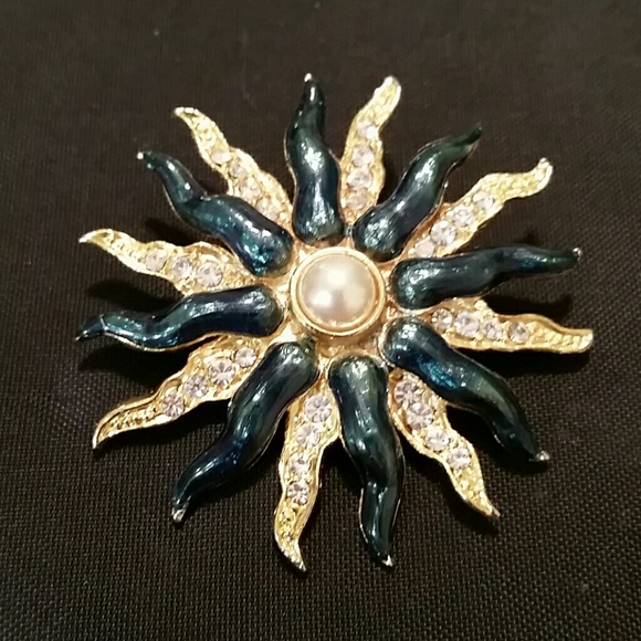 Radiant Sunburst Brooch - Picture 1 of 2