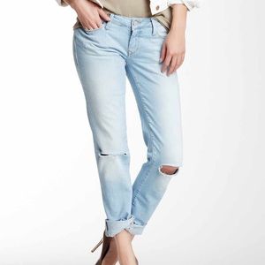 light wash Mavi boyfriend jeans