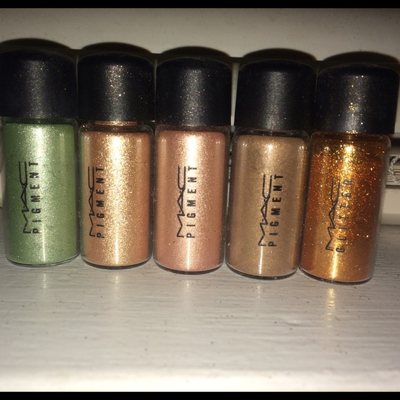 M•A•C pigment set