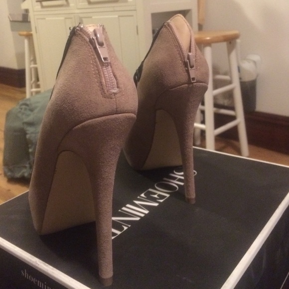 Never worn (can't walk in stilettos!) - Picture 3 of 3