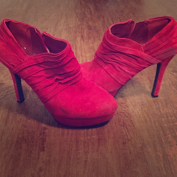 Red Gianni Bini heeled booties