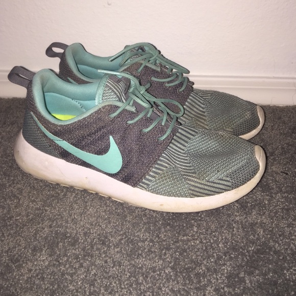 Nike Roshe Tennis Shoes