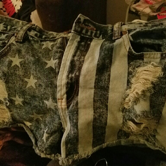 Refuge shorts