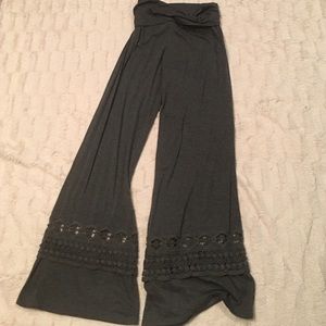 NWOT gray yoga pants with lace