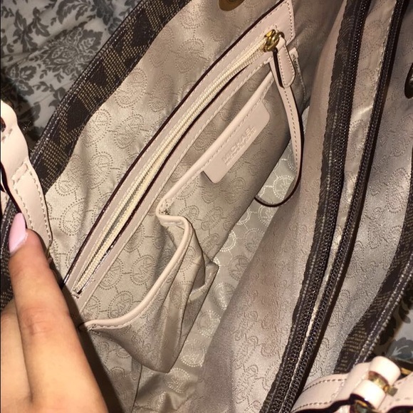 Mk Purse - Picture 2 of 2