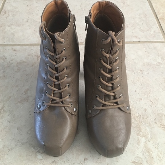 Charlotte Russe Heeled Booties!! - Picture 2 of 3