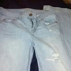 Stunning light wash distressed american eagle jean