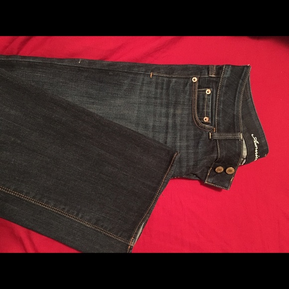American eagle size 4 dark wash artist jeans