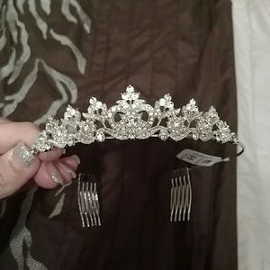 Little girls tiara.