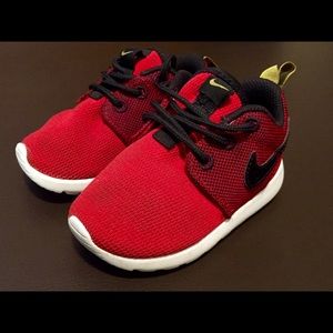Red Roshe 5C baby sneakers