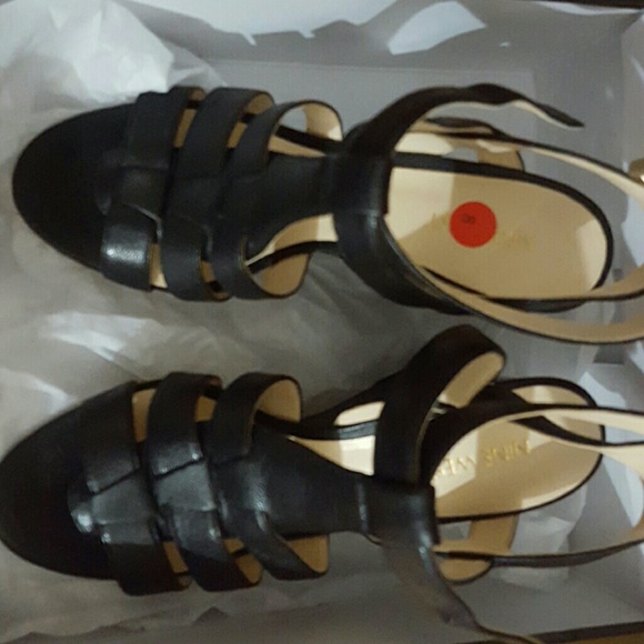 Shoes - Picture 2 of 4