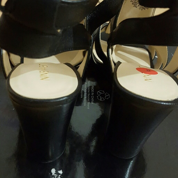 Shoes - Picture 3 of 4
