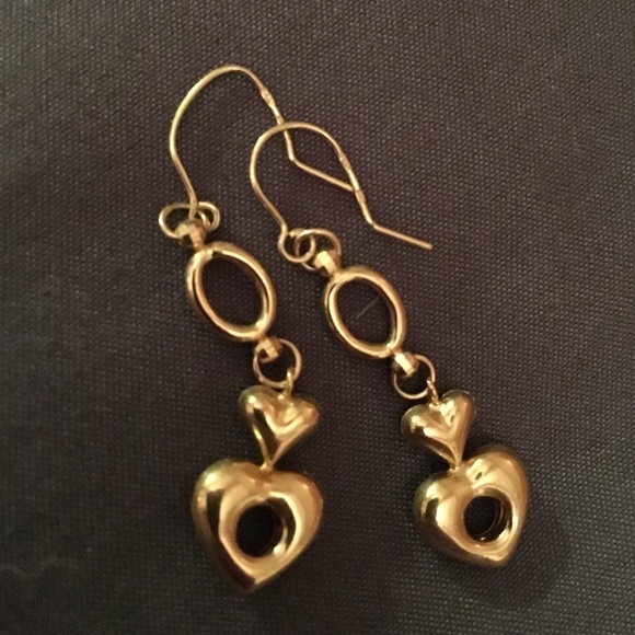 Beautiful 14kt gold heart earrings