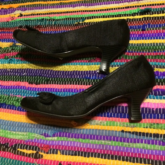 Heels - Picture 2 of 3