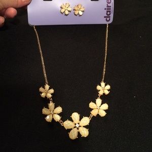 A pretty cream color necklace & matching earrings