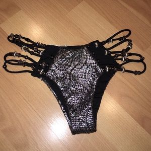 Detailed bikini bottom