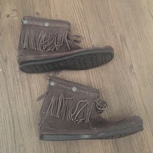 Grey Minnetonka Moccasin