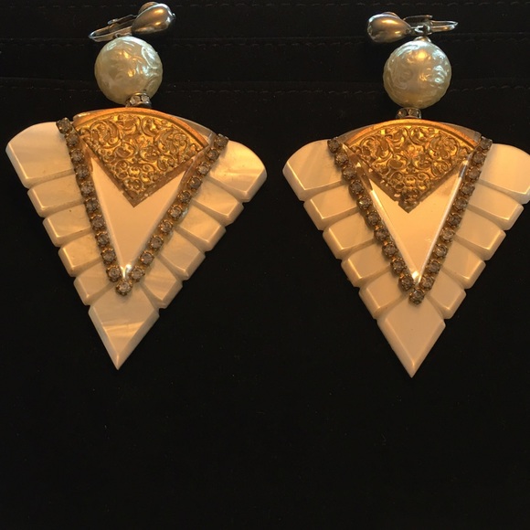 Mother of Pearl Clip Earrings - Picture 1 of 1