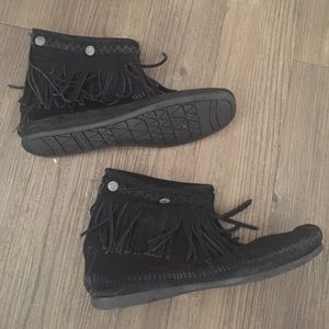 Black Minnetonka Moccasin Boots