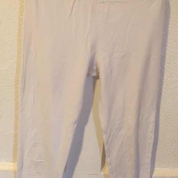 SOLD- Ambiance Apparel Basic White Crop Leggings - Picture 2 of 4