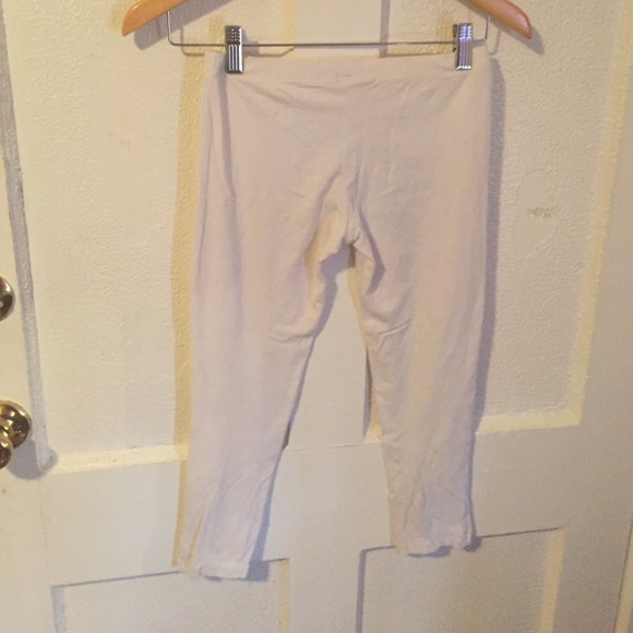 SOLD- Ambiance Apparel Basic White Crop Leggings - Picture 4 of 4