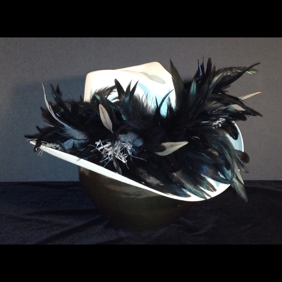 Oakland Raider Feather Team Hat!
