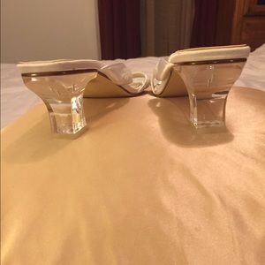 White dyeable 2.25' heel