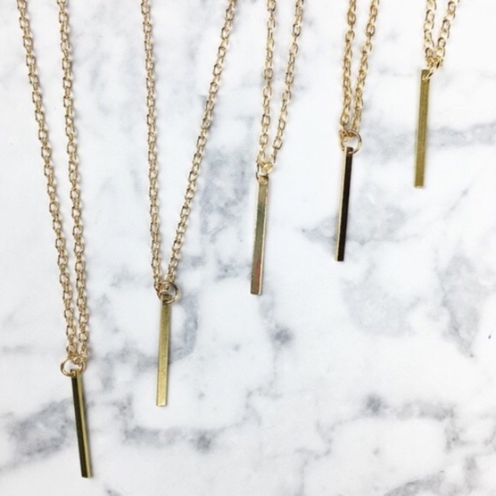 🎉 HP 🎉 Single Vertical Gold Bar Necklace