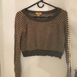 Long sleeve crop top