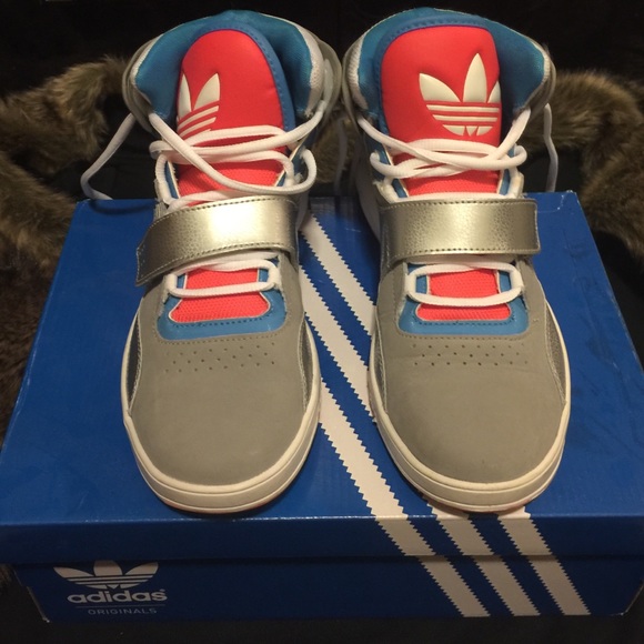 Adidas Roundhouse Mid Size 8