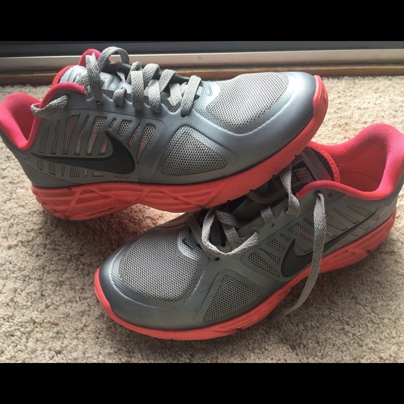 EUC Nike Lunarlon gym shoes - women 9 (coral&gray)