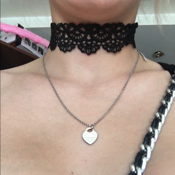 Black Lace Choker - Picture 2 of 3
