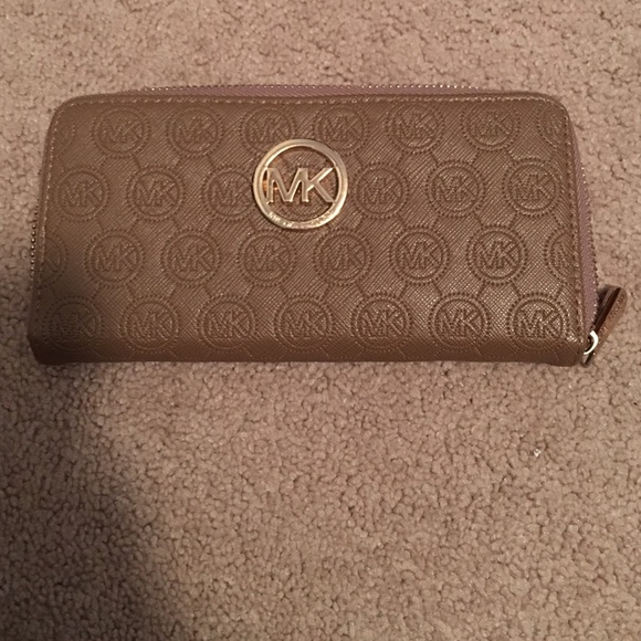 Micheal Kors wallet