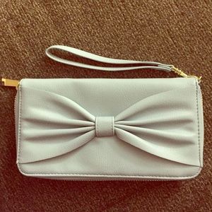 Sale🌟Brand New Blue wristlet. Make an offer!!🎀🎉