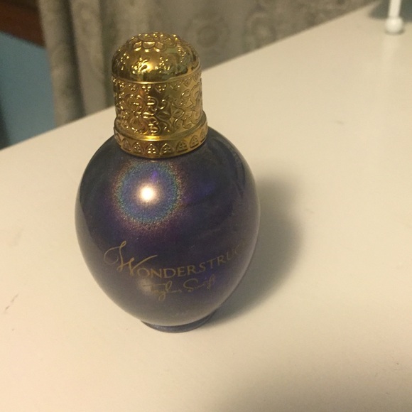 1 fl oz of Taylor swift wonderstruck perfume.