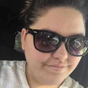 Meet your Posher, Alexia