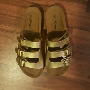Buckle strap sandals
