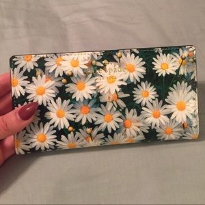 Kate Spade Daisy Wallet
