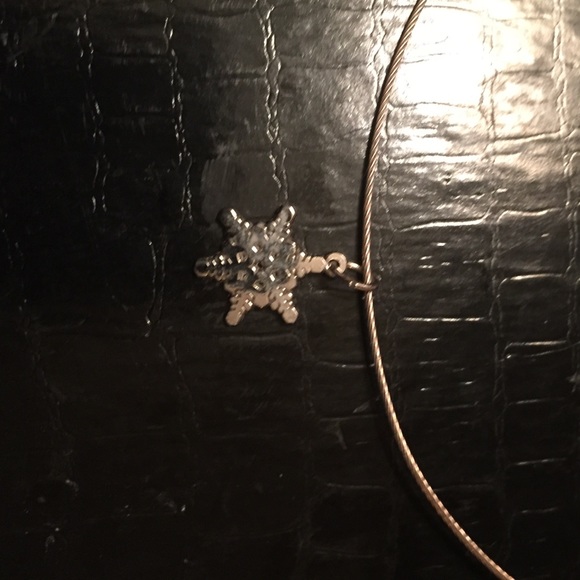 🎄Silver snowflake❄️CHRISTMAS IS ON ITS WAY!⛄️🎄 - Picture 2 of 3